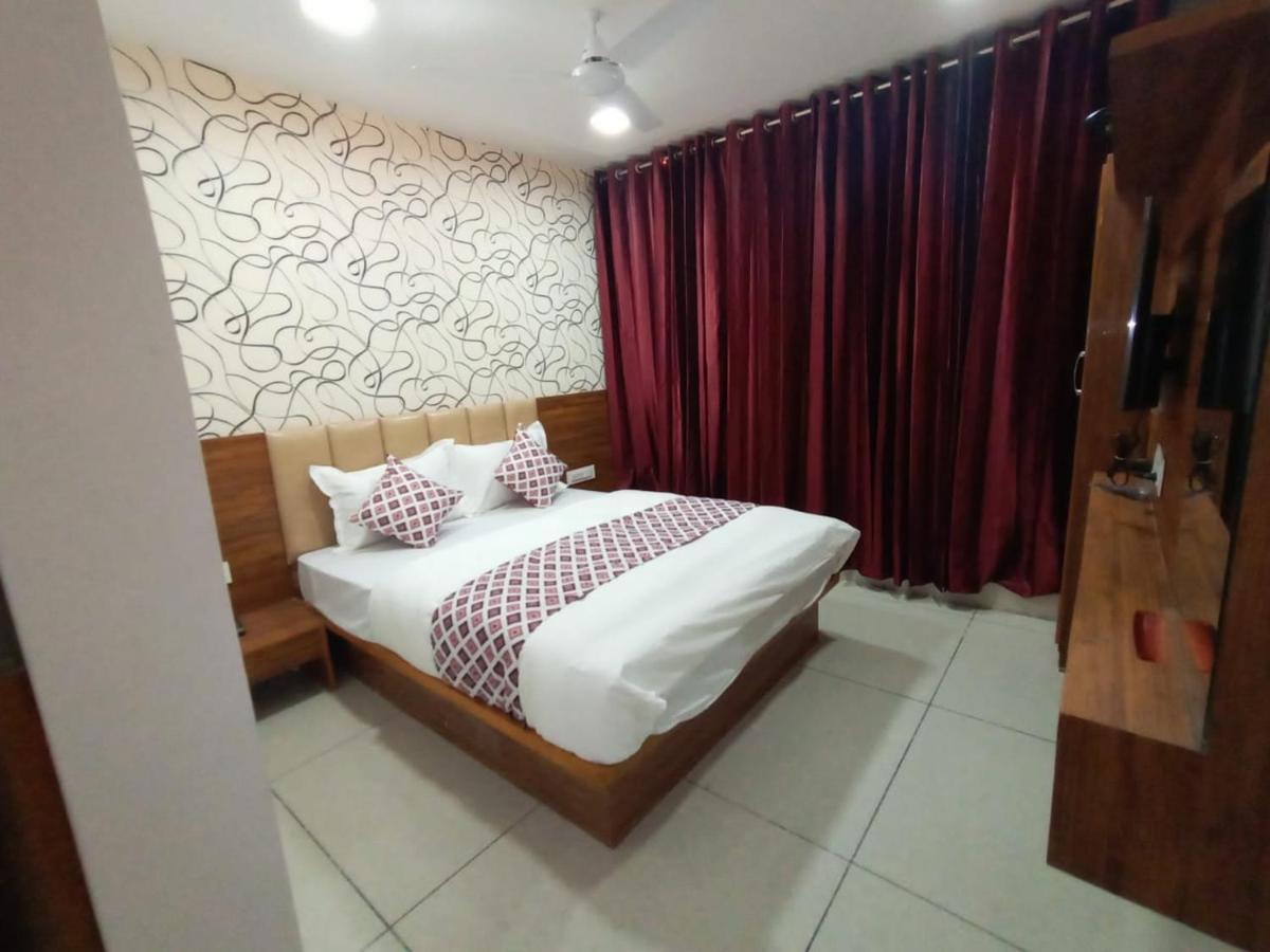 Hotel Dreamland Vadodara Exterior photo