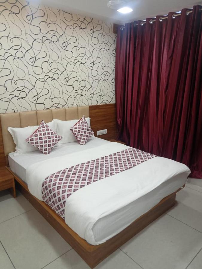 Hotel Dreamland Vadodara Exterior photo