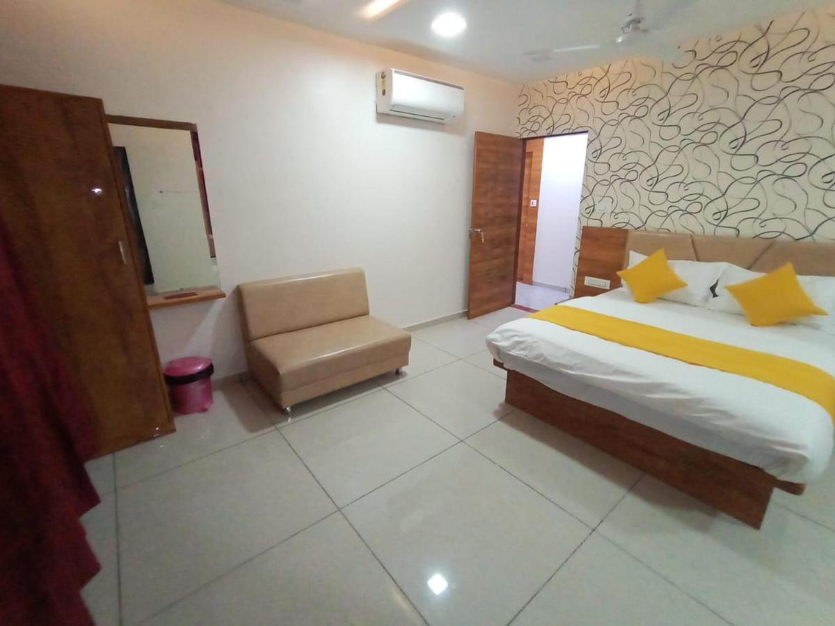 Hotel Dreamland Vadodara Exterior photo