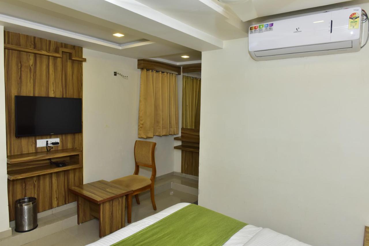 Hotel Dreamland Vadodara Exterior photo